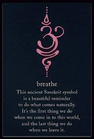 31 Delicate Minimalist Tattoo Ideas With Meaning Yoga Tatowierungen Minimalistisches Tattoo Bedeutungsvolle Tatowierungen