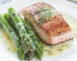 Recette De Pave De Saumon Et Asperges Vertes A La Creme Citronnee A L Aneth Recette Recette Filet De Saumon Recette Recette Saumon