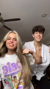 Uzytkownik Tayler Holder Itstaylerholder Stworzyl Krotki Film Na Tiktok Z Muzyka Mix Trend By Rimhusseein Addisonre I 2020
