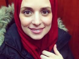 Foto: Intip Gaya Reporter Berhijab Asal Illinois, Mariam Sobh