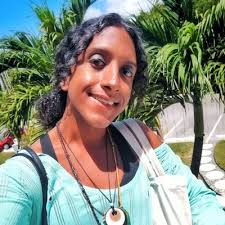 Bee The Designer (@beethedesigner)