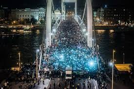 A 444 3 legolvasottabb cikke ebben a pillanatban. Itthon Hat Eve Volt Az Utolso Tuntetes Amely Meghatralasra Kesztette A Kormanyt Hvg Hu