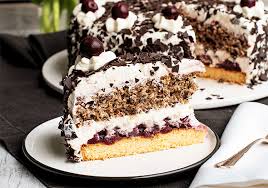 Oma Lissis Schwarzwalder Kirsch Torte Kuchenmomente Rezept In 2020 Kuchen Ohne Backen Leckere Torten Schwarzwalder Kirsch