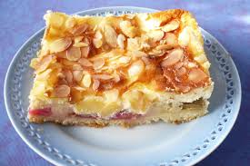 Das Perfekte Rhabarber Schmand Kuchen Rezept Mit Bild Und Einfacher Schritt Fur Schritt Anleitung An Kuchen Rezepte Erdbeer Schmand Kuchen Rabarber Kuchen