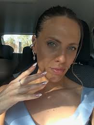 Se casó mi amiga! 🤍💍🥂 Y después de tanta indecisión y con ayuda de  ustedes, elegí hacerme unas baby boomer cromadas para completar mi look!  —Les cuento un secreto? Me olvidé de