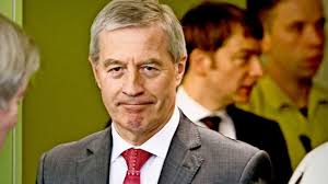 During the 1990s he relocated to frankfurt and set up global transaction banking. Deutsche Bank Prozess Gegen Fitschen Zieht An Wirtschaft Stuttgarter Zeitung