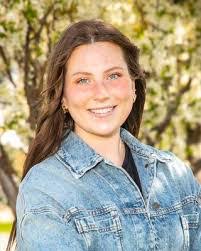 Amanda Clausen's Instagram, Twitter & Facebook