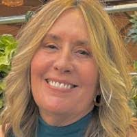 Kelly Munns's Instagram, Twitter & Facebook