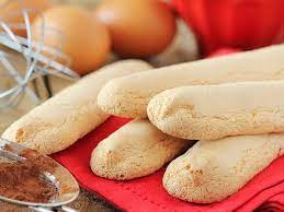 Cospargeteli di zucchero a velo, lasciar riposare due minuti e ripetere per una seconda volta l'operazione. Biscotti Sardi Savoiardi Morbidi Da Caffe Botteega Blog