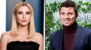 Дочь актёра эрика робертса и племянница джулии робертс. Emma Roberts Is Pregnant Expecting 1st Child With Garrett Hedlund