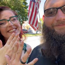 Does anyone know of anyone that makes kids smash cakes?￼