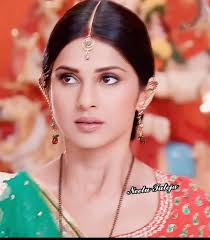 कांच...के जैसी...सादगी...है मेरी... ----++(𝓝𝓮𝓮𝓽𝓾 𝓣𝓾𝓽𝓮𝓳𝓪)++---- न  जाने...कितनों को...चुभ गयी..!! ❤️‍🩹❤️‍🩹