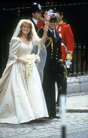 Check spelling or type a new query. Blind Vor Liebe 12 Echt Schrage Promi Hochzeitskleider Brigitte De