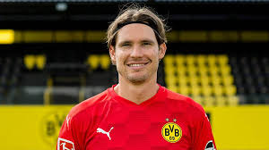 Marwin hitz' karriere startet relativ unspektakulär. Aufstellungen Im Borussen Duell Fix So Spielen Gladbach Und Der Bvb Im Pokal Viertelfinale Sportbuzzer De