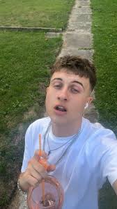 hey guys i'm new here! gay, 19