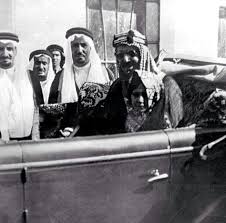 King Abdulaziz With His Daughter Princess Madhawi And Son Prince Mohammad Standing In The Back Ksa Saudi Arabia Historical Figures Lions