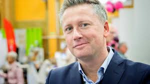 Han ska lyfta näringslivet