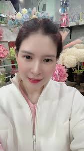 Mùa xuân nói với em điều gì mà sao mắt Em vui thế … Vui vì có Hoa Nanc...