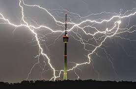 Die kameras des swr am fernsehturm fernsehturm stuttgart/ webcam/panorama zeigen es deutlich. Gewitter In Stuttgart Faszinierendes Blitz Spektakel Am Fernsehturm Stuttgart Stuttgarter Zeitung
