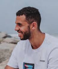 Tenho três filhos, já plantei árvores, escrevo músicas e só me falta  escrever um livro de memórias”