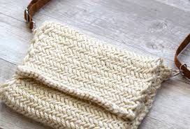 This video teaches you how to slip knot, cast on, knit, garter stitch, change colors, make stripes. Herringbone Bag Knitting Pattern Mama In A Stitch