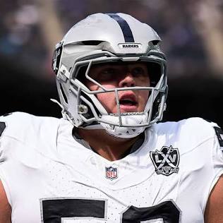 Foundational offensive lineman Jackson Powers-Johnson working through physical setbacks, do AI tạo