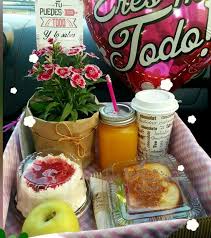 9 Regalos De Ultimo Momento Para Tu Chico En San Valentin Canasta De Desayuno Comida Sorpresa Regalos De Comida