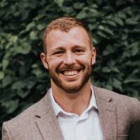 Riley Sims's Instagram, Twitter & Facebook