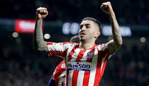 İki ayağını da kullanabilen‚ çok çevik ve süratli‚ tekniği üst düzeyde olan bir oyuncu. Angel Correa San Lorenzo De Almagro