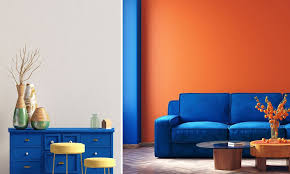 Habillage mur exterieur en peinture orange, panneau mural en métal couleur bronze en forme ronde en style mandale, coin de relax jardin en style oriental. Bleu Klein 20 Idees Pour Integrer Cette Couleur A Votre Deco