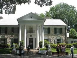 A former of home of elvis presley on the border of beverly hills and holmby hills in los angeles has just sold for $29.3 million. Graceland 2009 Elvis Presley S Home Youtube