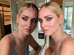 E alla fine la figlia di chiara ferragni e fedez è nata (e ci avevamo azzeccato sul nome). Chiara Ferragni Insultata Per Strada Si Sfoga Erano Madre E Figlia Hanno Fatto Un Commento Terribile