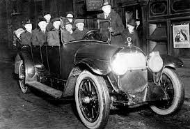 Chicago Police Department S Flying Squad Car 1920 Chicago Old Police Cars Chicago History Police