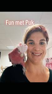 Thuis aan het proberen te werken met een Rosé Kaketoe in de buurt 🤣🤣  #fypシ゚ #funnymoments #adhd #parrotsofinstagram #cockatoolife #parrots  #playtime #funnyparrot #galahcockatoo #crazyparrot #rosekaketoe