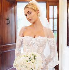 Pin By Lua On Hailey Bieber Celebrity Wedding Hair Wedding Gowns White Wedding Gowns