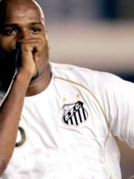 Ex-zagueiro do Santos se oferece para jogar a Série B de graça