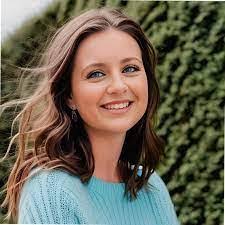 Kasey Everett's Instagram, Twitter & Facebook