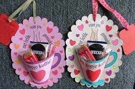 En ook deze moederdag knutsel is super geschikt om te knutselen met peuters en kleuters. 9 Ideeen Over Cadeautjes Voor Mama Knutselen Voor Moederdag Moederdag Knutselen Cadeau Moederdag Knutselen