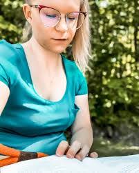 Jillian Ernst's Instagram, Twitter & Facebook