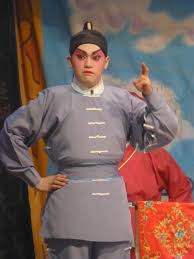 ^ 其餘均是配音藝員（81, 83及85台：陳欣、81台及big big channel：張預東、82台：黃啟昌&何璐怡、84台：鄧志堅、85台：翟耀輝、mytv super：麥皓豐）兼任 Derek çš„ç‚¹ç‚¹æ»´æ»´ å…«æœˆ2019