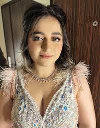 Alisha Jain's Instagram, Twitter & Facebook