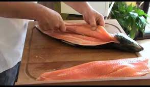 Ce carne de peste sa mananci? Invata Sa Cureti Si Sa Dezosezi Pestele Ca Cel Mai Priceput Bucatar Cum Se Pregateste Cel Mai Bun Peste Din Lume Sfaturi Si Idei Pentru Femei