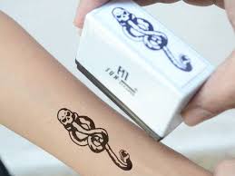Death Eater Harry Potter Selfinking Stamp Temporary By Vkiy 9 99 Marca Tenebrosa Tatuaje Regalos De Harry Potter Marca Tenebrosa