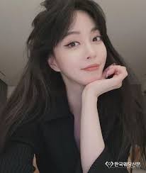 한예슬은 13일 자신의 인스타그램에 제 남자친구를 소개합니다라는 글과 함께 남자친구의 얼굴을 공개했다. í•œì˜ˆìŠ¬ ë‹¹ë‹¹í•œ ê³µê°œ ì—°ì• 