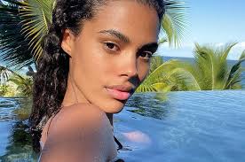 Check spelling or type a new query. Vzglyad Soblaznitelnicy Tina Kunaki V Derzkom Kupalnike Pozirovala Na Plyazhe Lifestyle Seldon Novosti