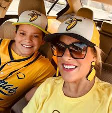 Savannah bananas visit elementary school