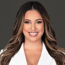 Linda Guerra's Instagram, Twitter & Facebook