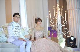 Ingat ke amar warna baju masa 1st date dahulu? Pelamin Cantik Amyra Rosli Dan Amar Baharin Baju Nikah Nikah Wedding Outfit