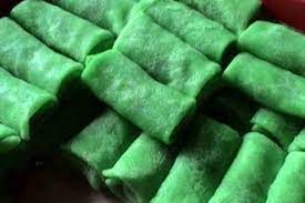 Makanan ini menjadi pilihan favorit banyak orang. Dadar Gulung Hijau Lembut Isi Kelapa Yuk Bikin