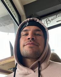 Chris Mouton's Instagram, Twitter & Facebook